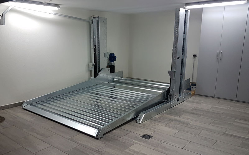 Elevatore per box auto Fimac Lift B-Box con sistema di sollevamento a colonna
