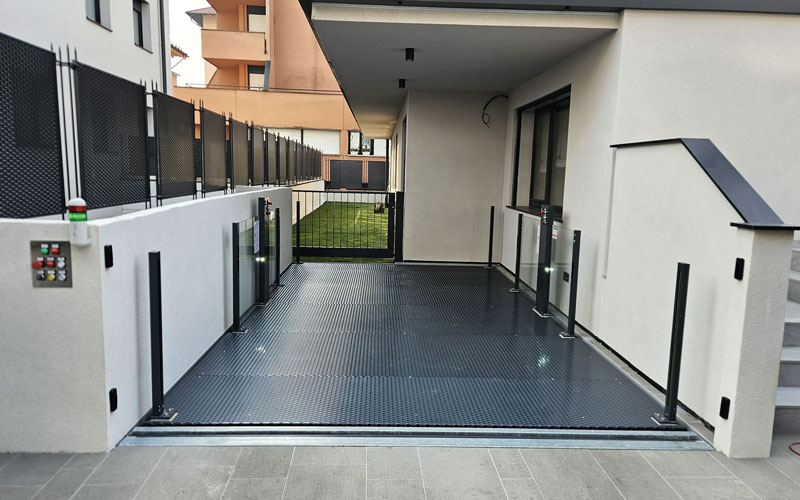 01A-Fimac-Lift-ascensori-per-auto-Lift-X1-15 Ascensore per auto con sistema di sollevamento a pantografo, con o senza conducente a bordo. Scopri la gamma completa di ascensori per auto
